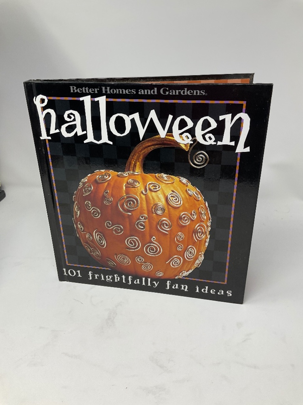 Halloween Book 101 Frightfully Fun Ideas. B151